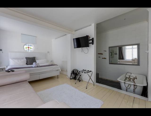 2 BEDROOM APARTMENT RENTED IN SEA POINT